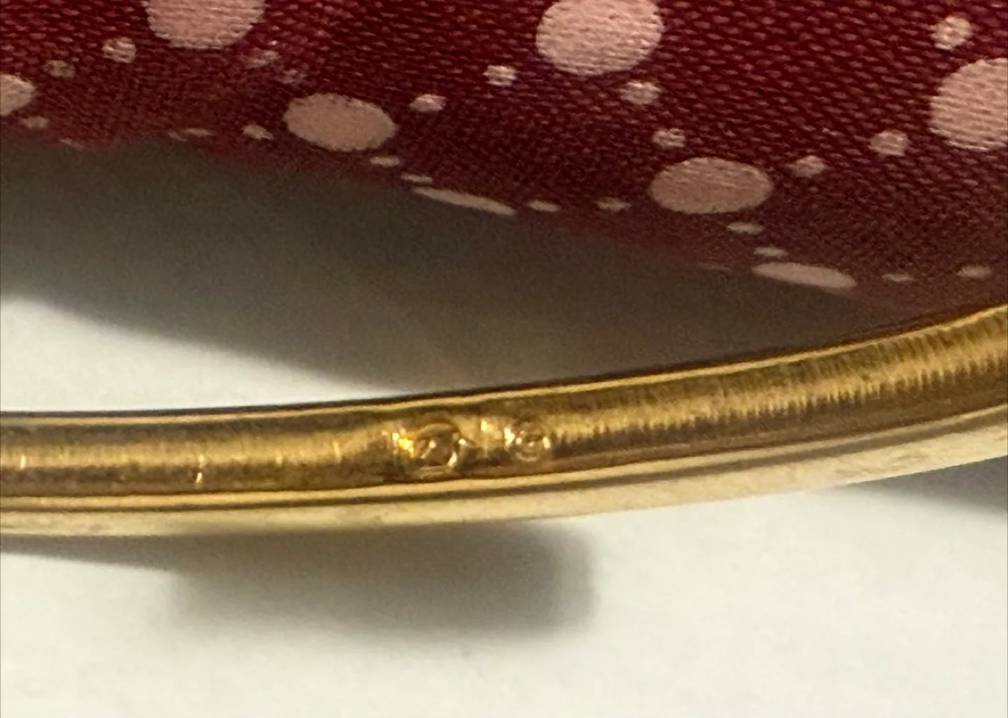 Swarovski bracelet swan logo details by the pictures image indicator(2)