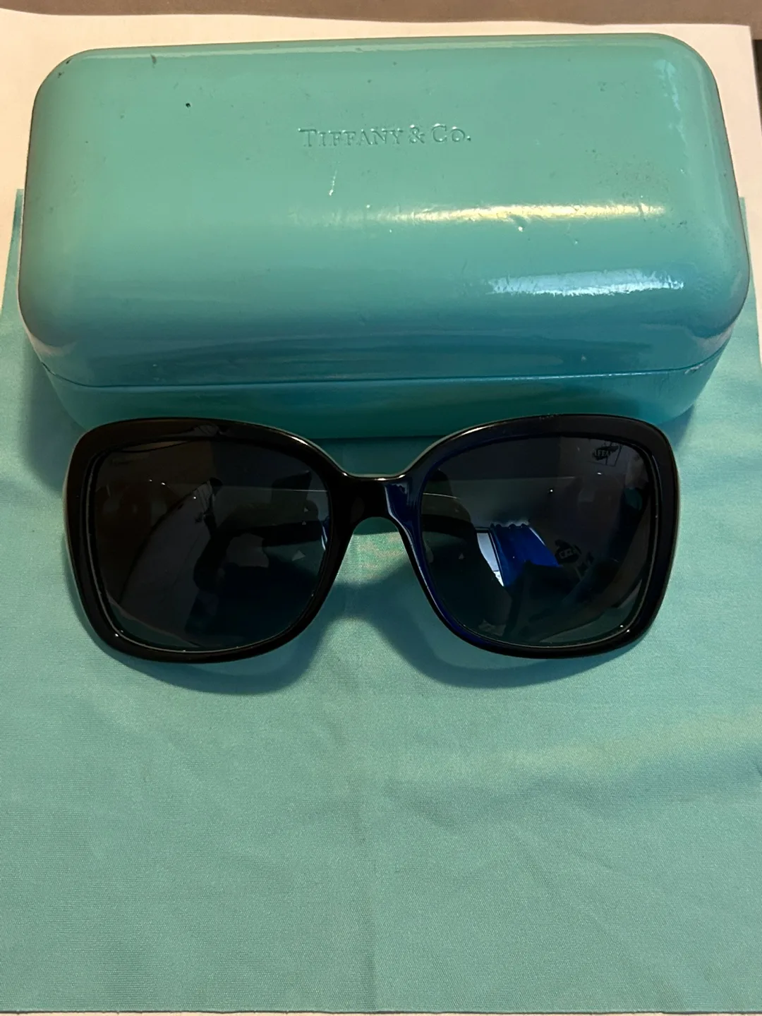 Tiffany & Co. Sunglasses with Case image indicator(10)