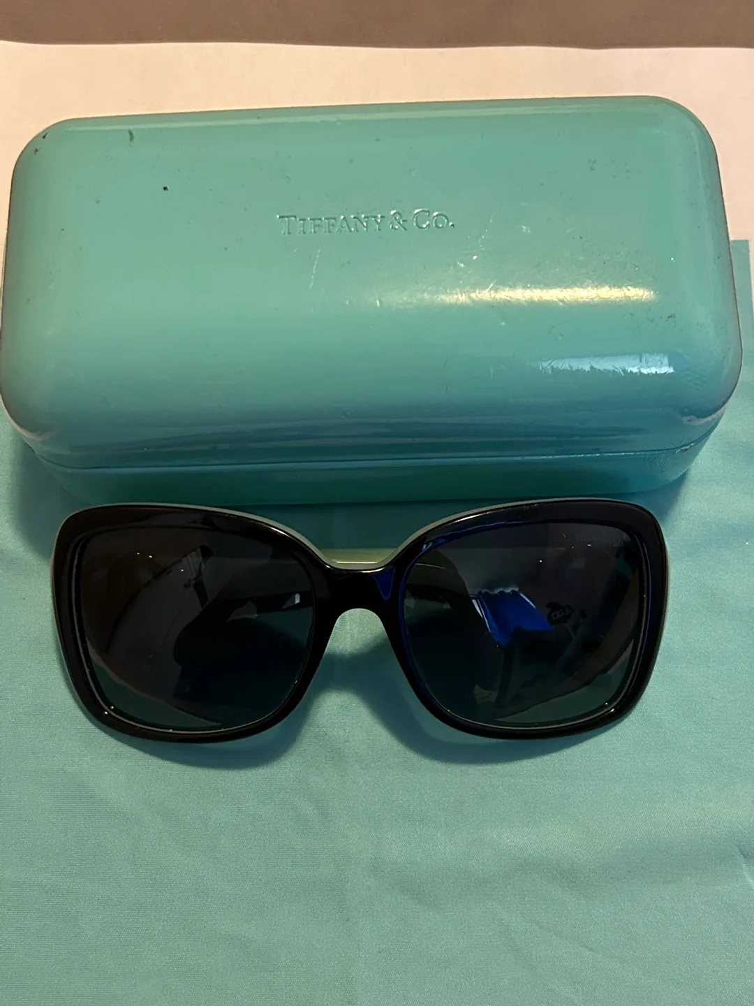 Tiffany & Co. Sunglasses with Case image indicator(9)
