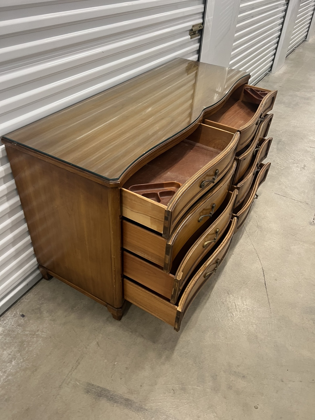 Vintage Wooden 8-Drawer Dresser - photo 4