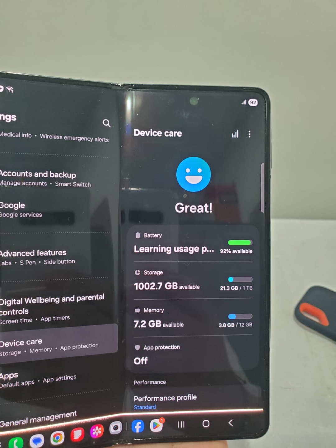 Samsung Galaxy Z Fold 4 - 1TB Storage - photo 3