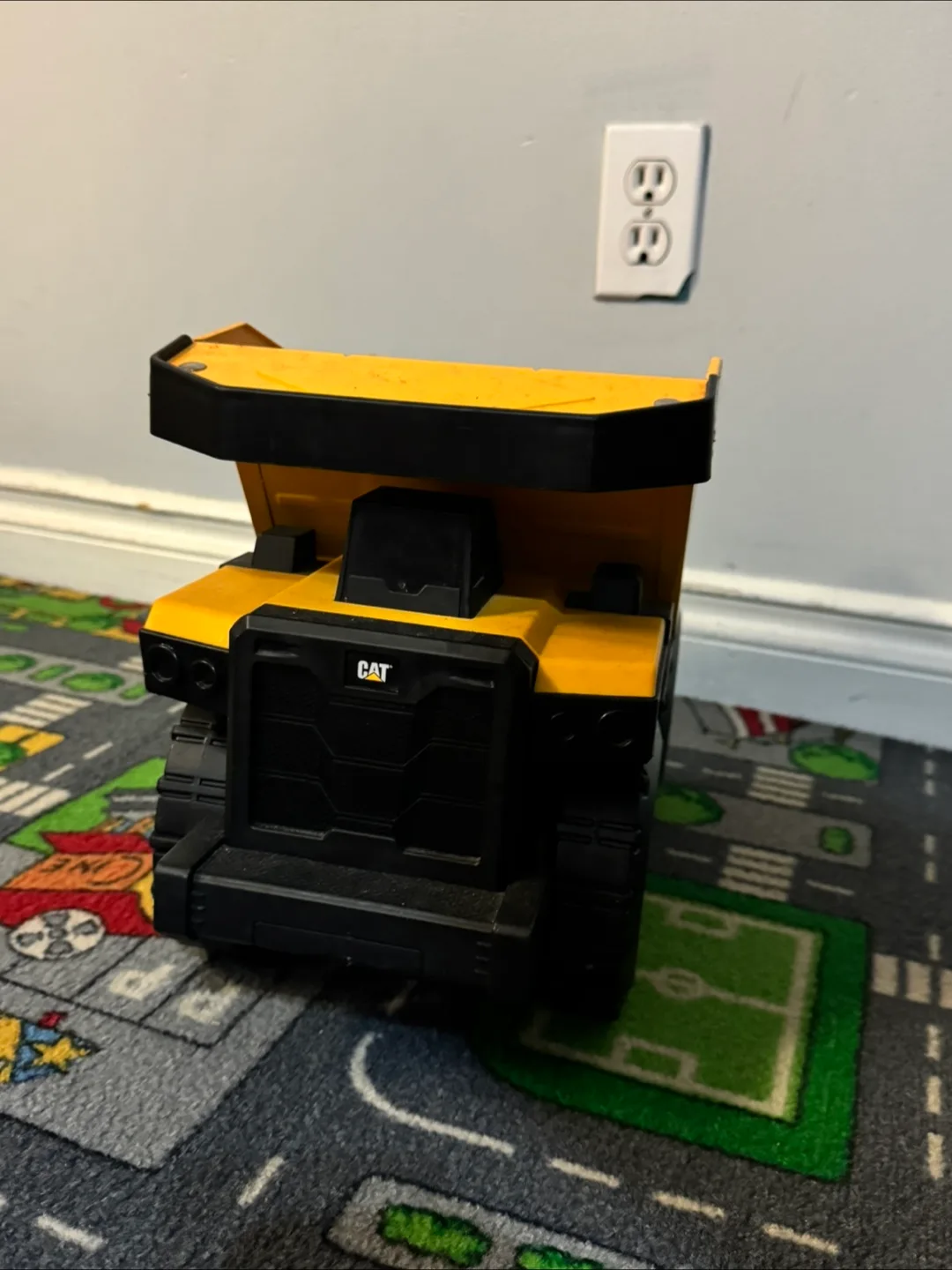 CAT Dump Truck Toy - Yellow & Black image indicator(2)