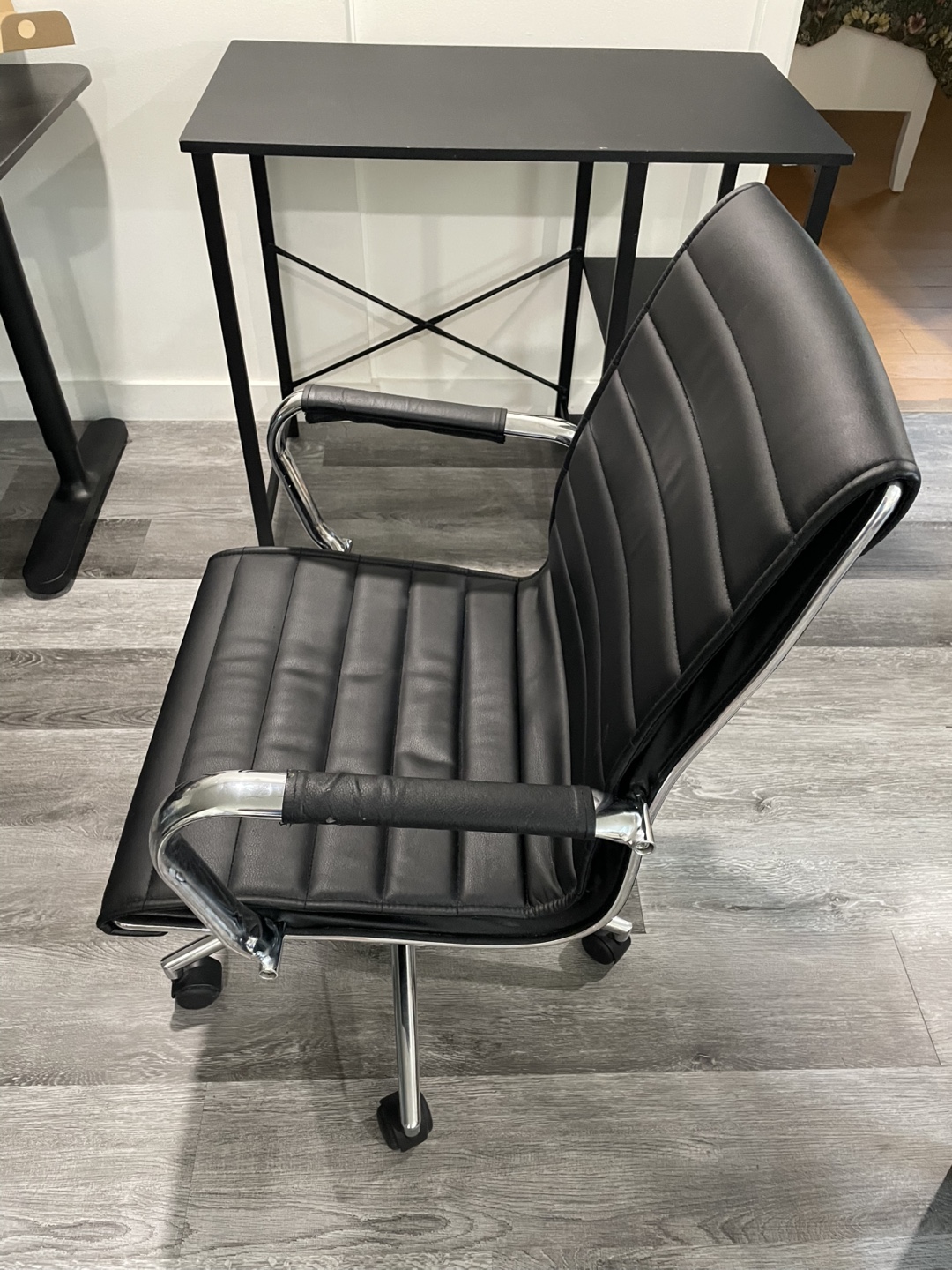 Black Faux Leather Office Chair with Chrome Base - photo 3