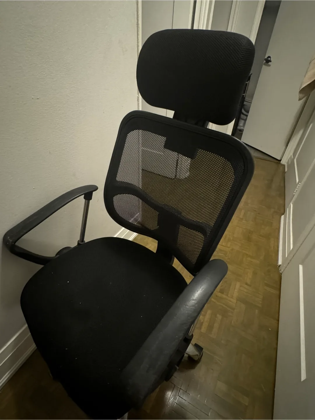 Black Mesh Office Chair thumbnail