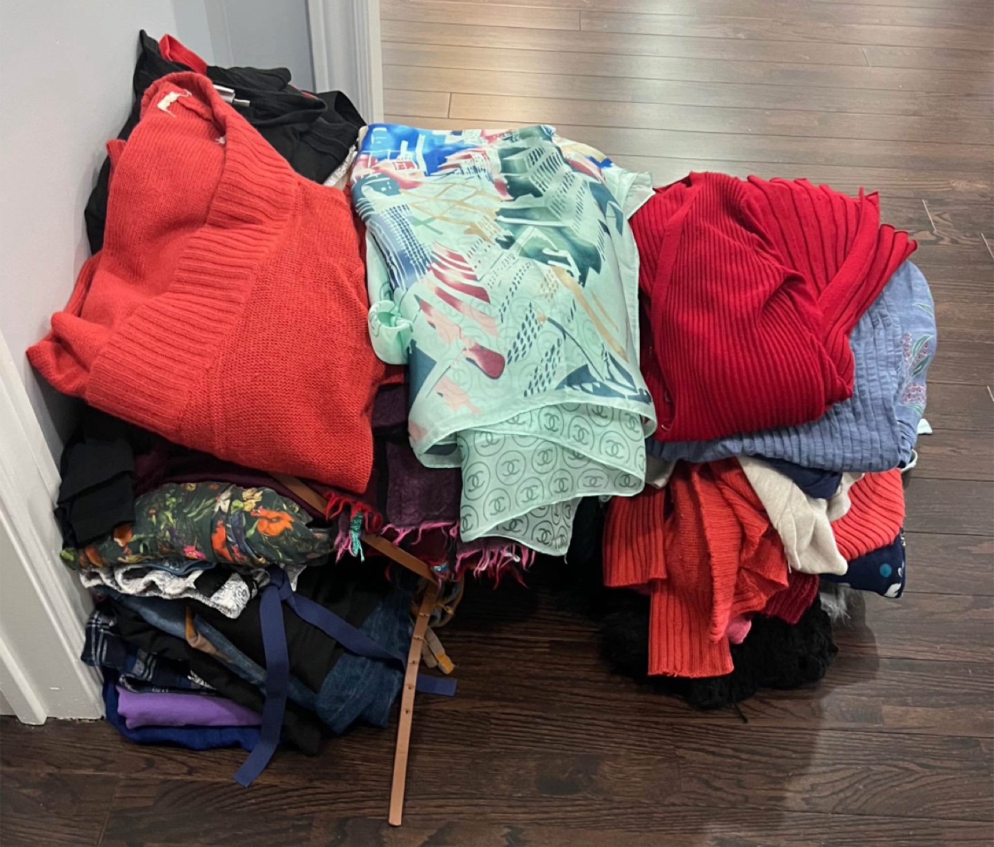 Massive Clothing Lot Women's - Size S/M - photo 2
