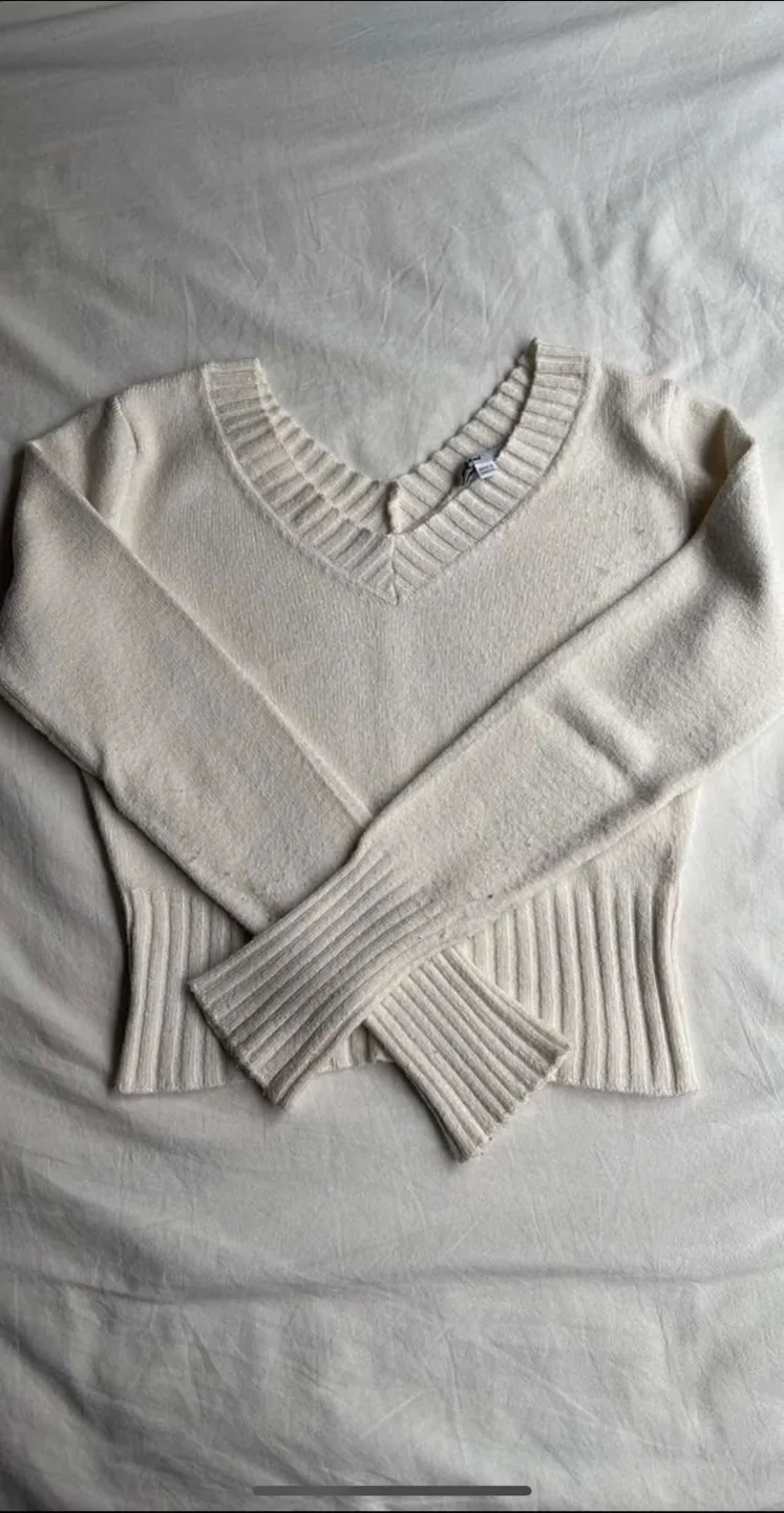 Subdued Cream V-Neck Sweater - Size S thumbnail