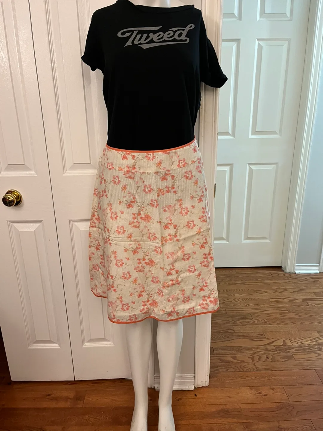 Ann Taylor Floral Skirt - Size 6 image indicator(5)