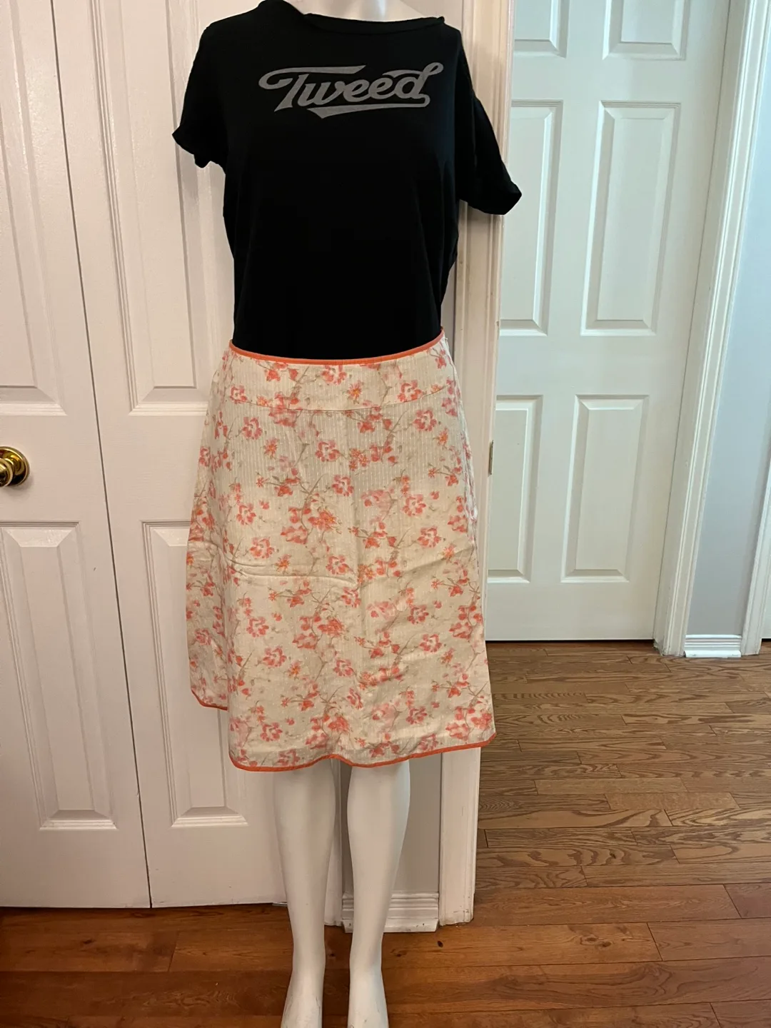Ann Taylor Floral Skirt - Size 6 image indicator(4)