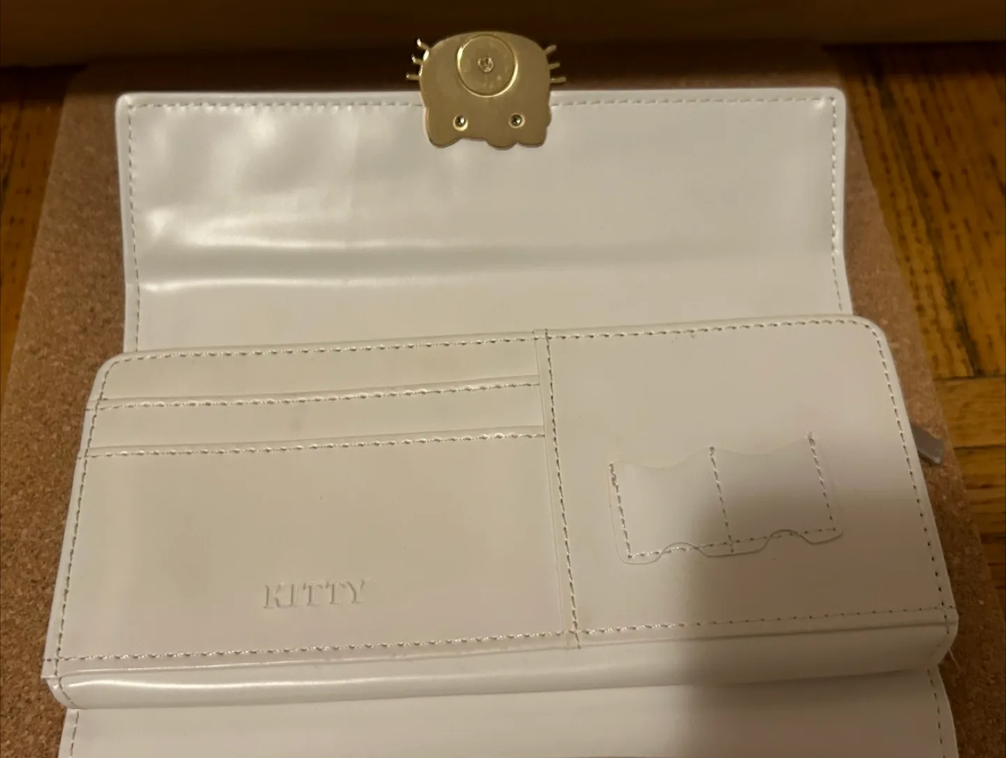 Hello Kitty Wallet with Box image indicator(2)