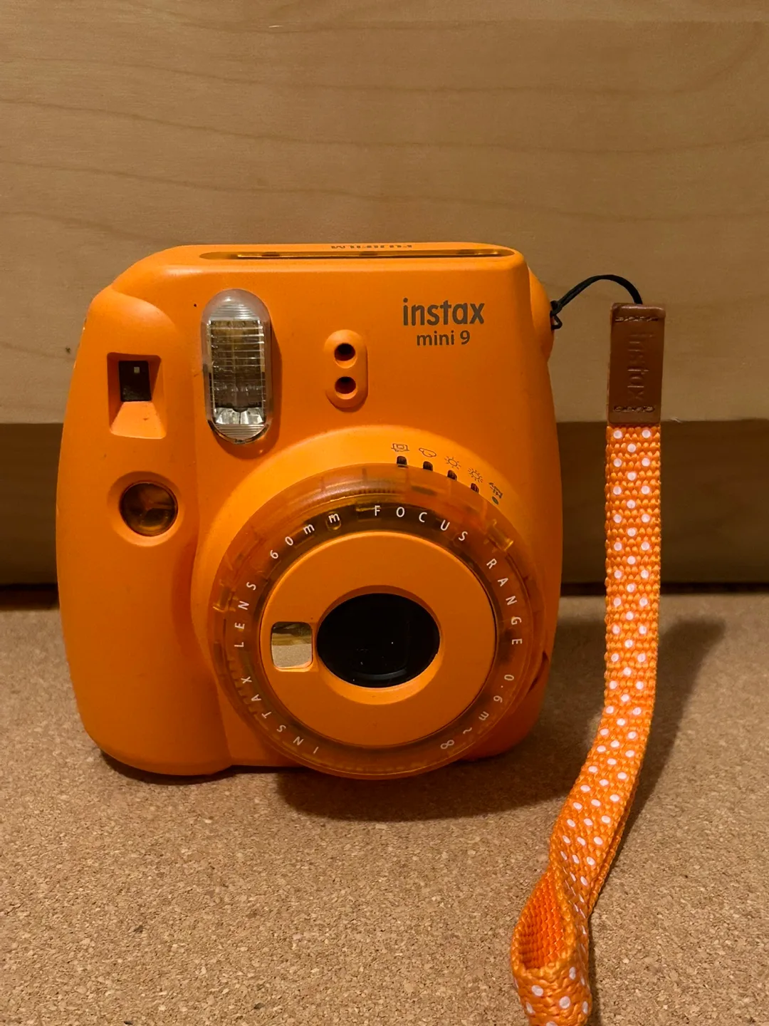 Fujifilm Instax Mini 9 Orange Camera image indicator(4)