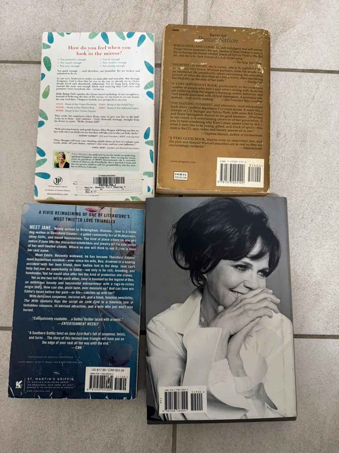 Mixed Lot of 4 Novels. All for 15 image indicator(2)