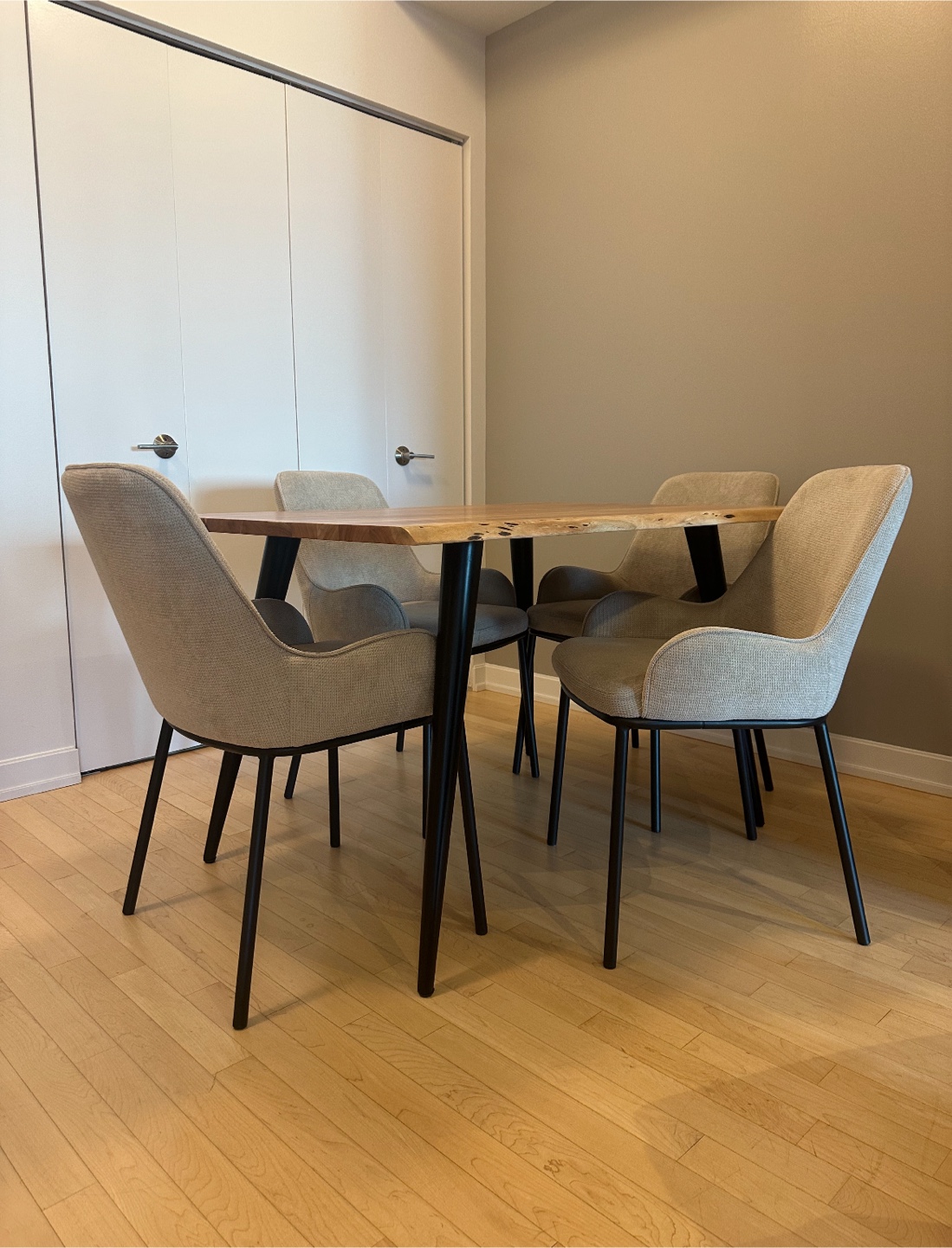 Live Edge Wood Dining Table with 4 Chairs - photo 2