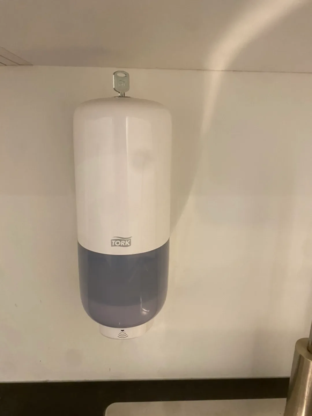 Tork White Paper Towel Dispenser image indicator(2)