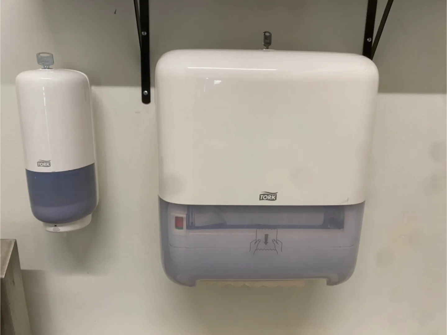 Tork White Paper Towel Dispenser image indicator(3)