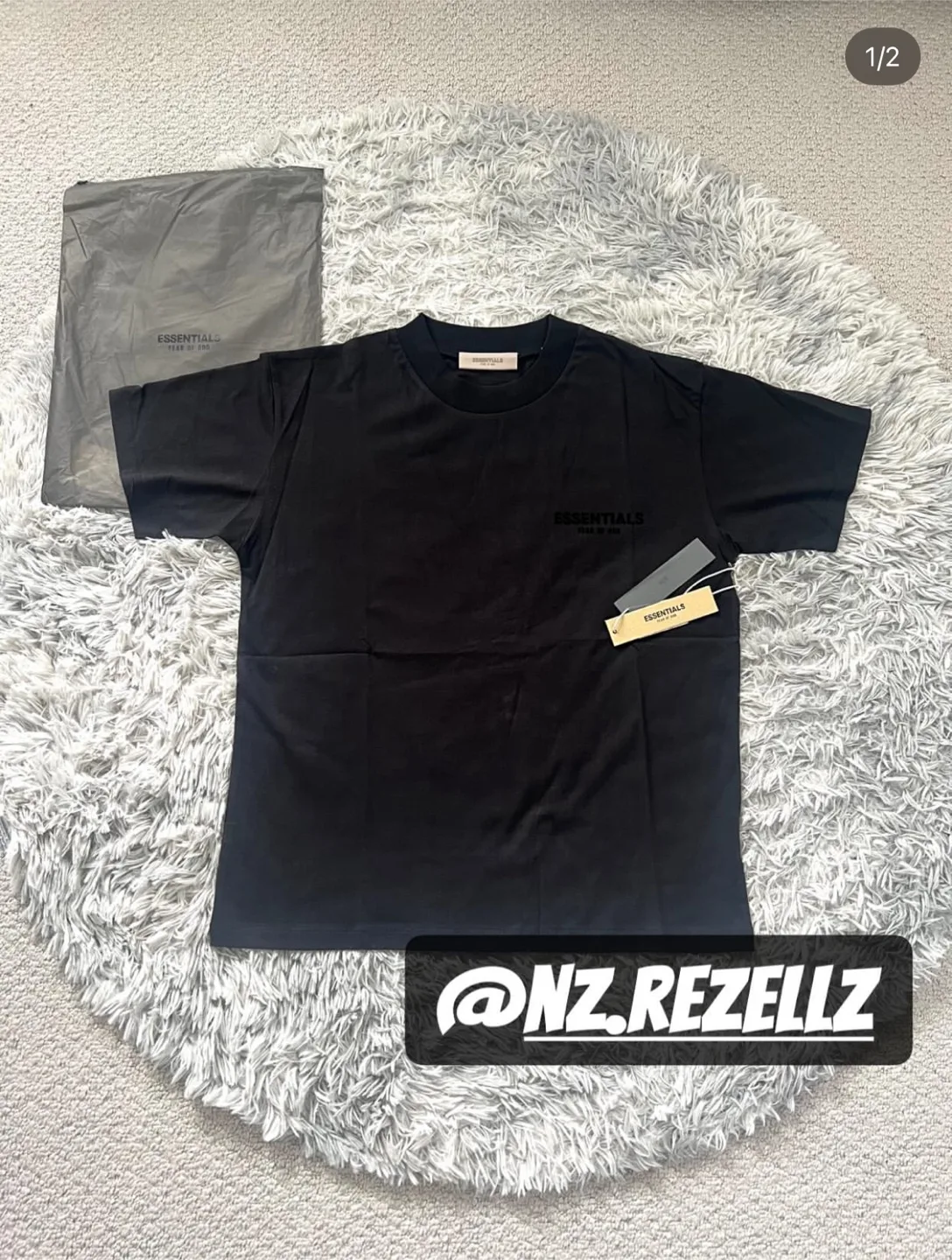 Essentials Tees image indicator(3)