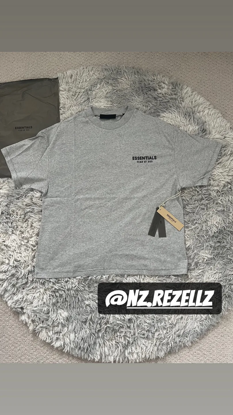 Essentials Tees image indicator(2)