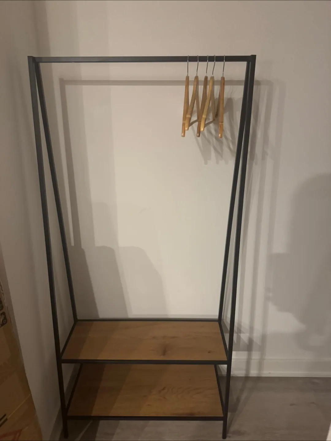 Modern 30” Clothes Rack – Excellent Condition image indicator(3)