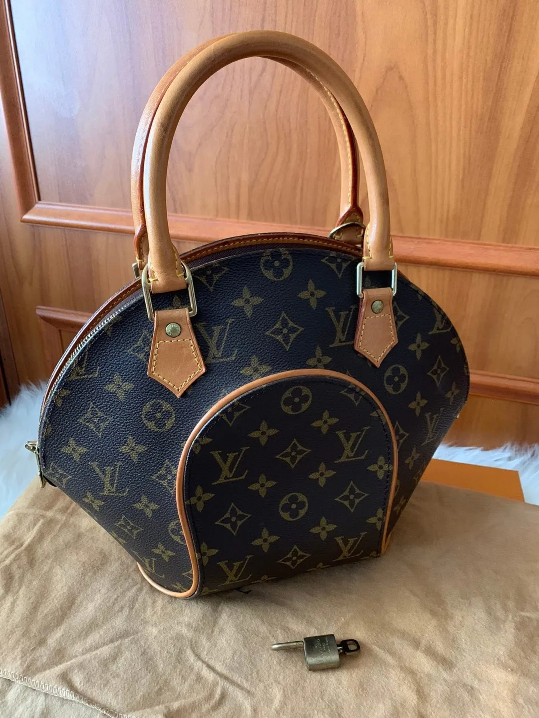 LV Ellipse Monogram Tote PM Size image indicator(9)