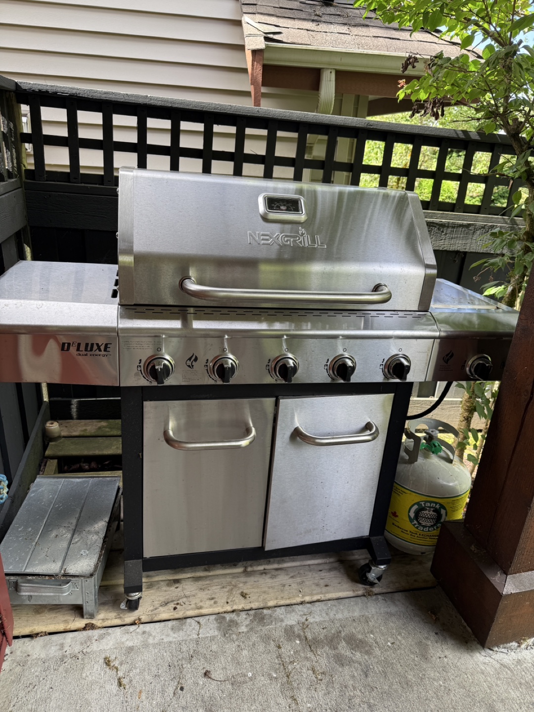 Nexgrill D'Lux Grill