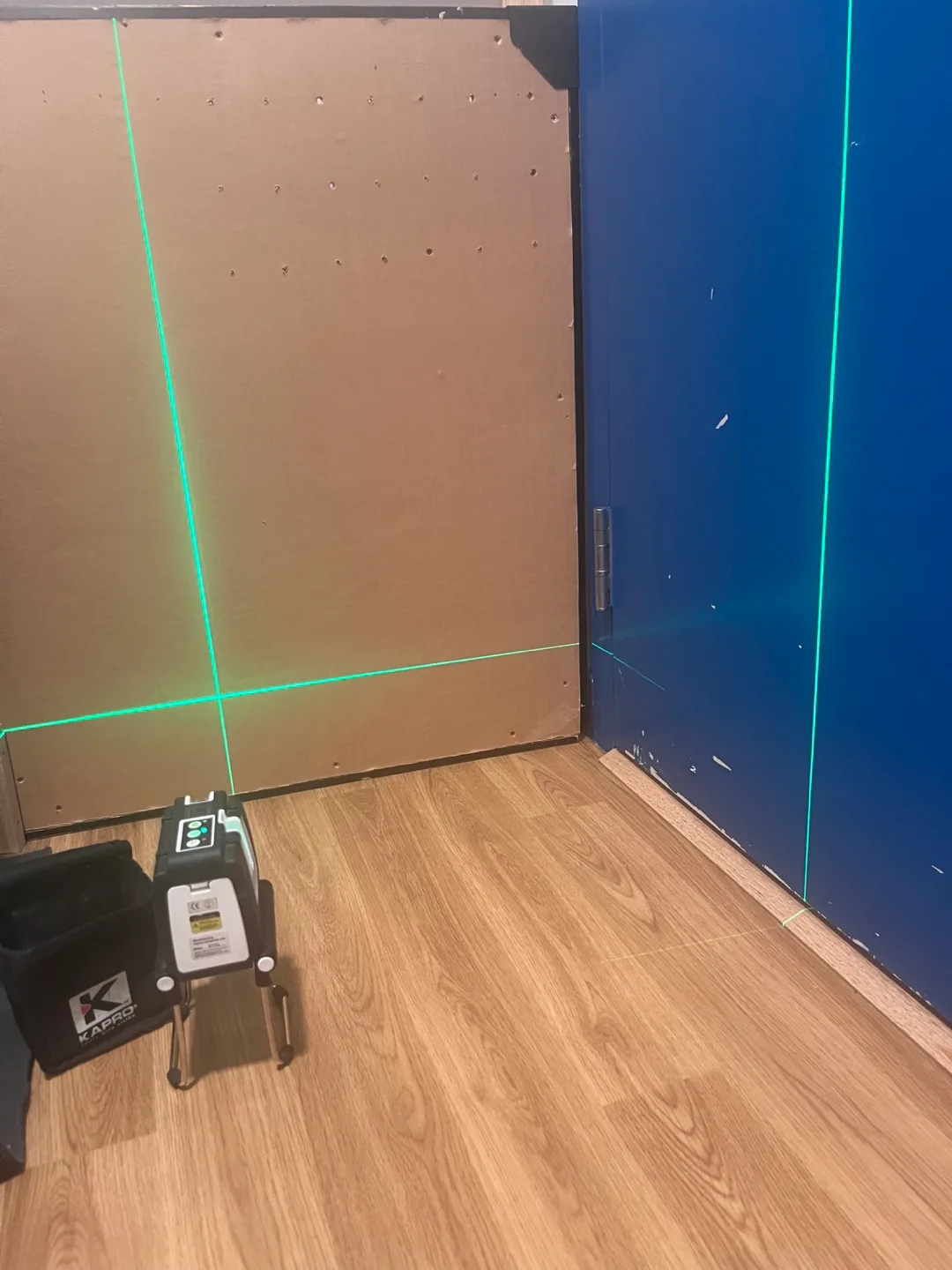 Kapro Laser Level with Carrying Case image indicator(4)