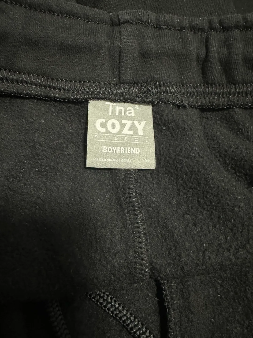 Aritzia Cozy Sweatfleece Boyfriend Cargo™ Mid-thigh Short image indicator(9)