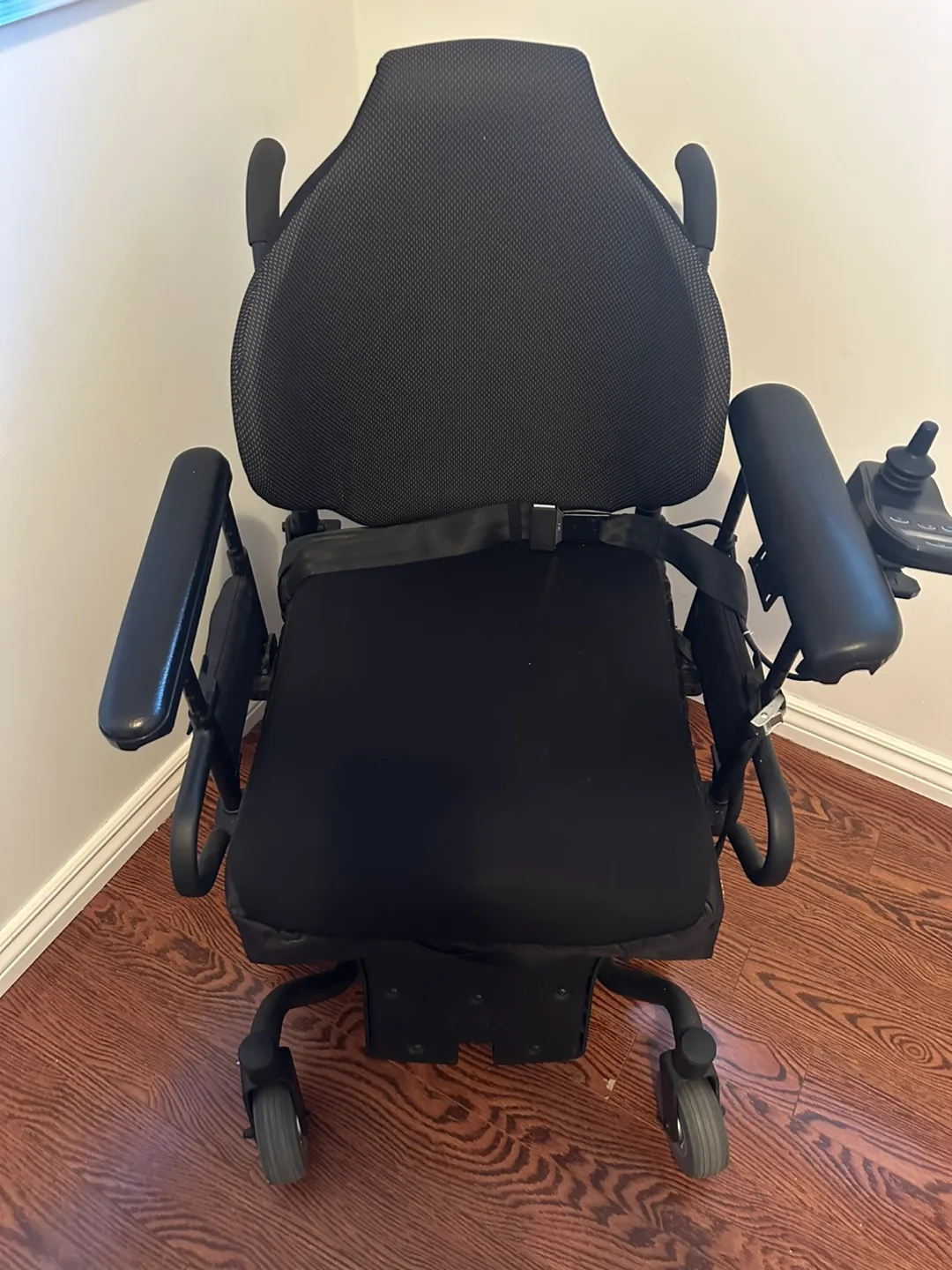 JAZZY J6 MID-WHEEL DRIVE POWER CHAIR image indicator(3)