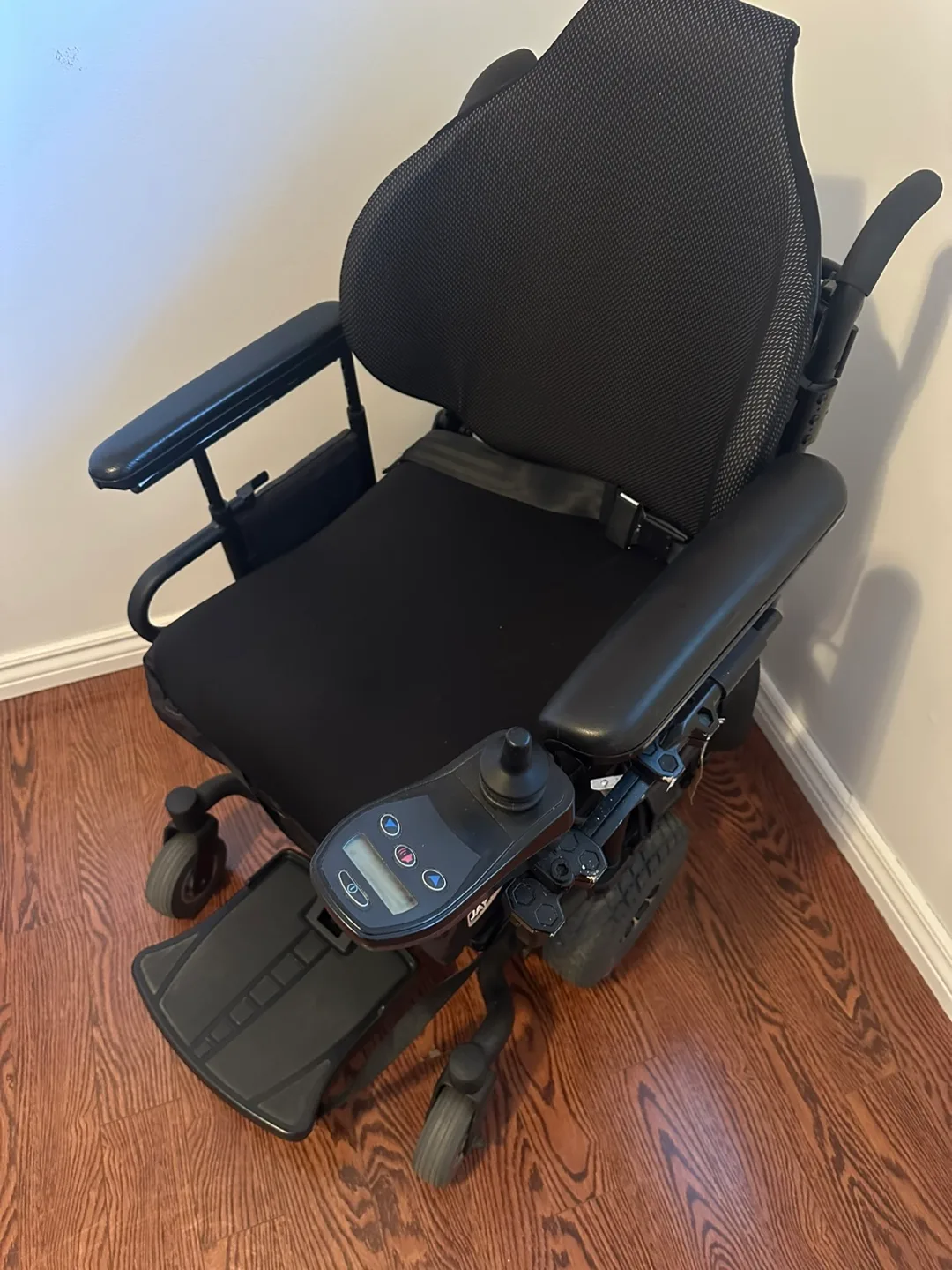 JAZZY J6 MID-WHEEL DRIVE POWER CHAIR image indicator(2)