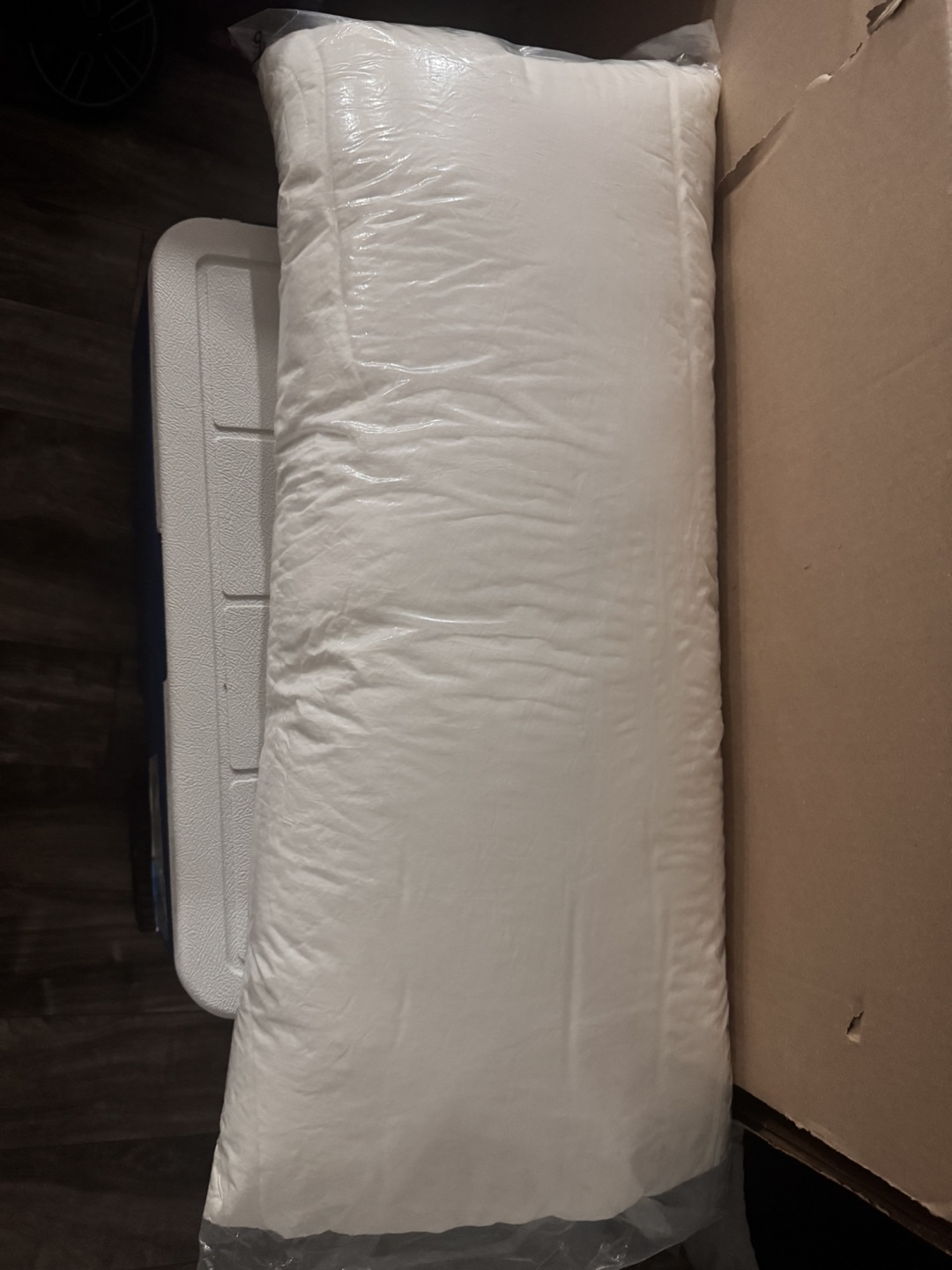 King size pillow (hotel quality)