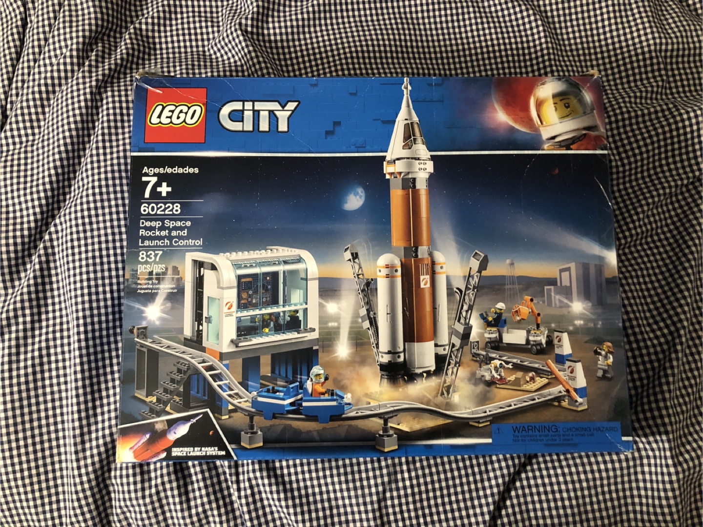 LEGO City 60228 Deep Space Rocket & Launch Control