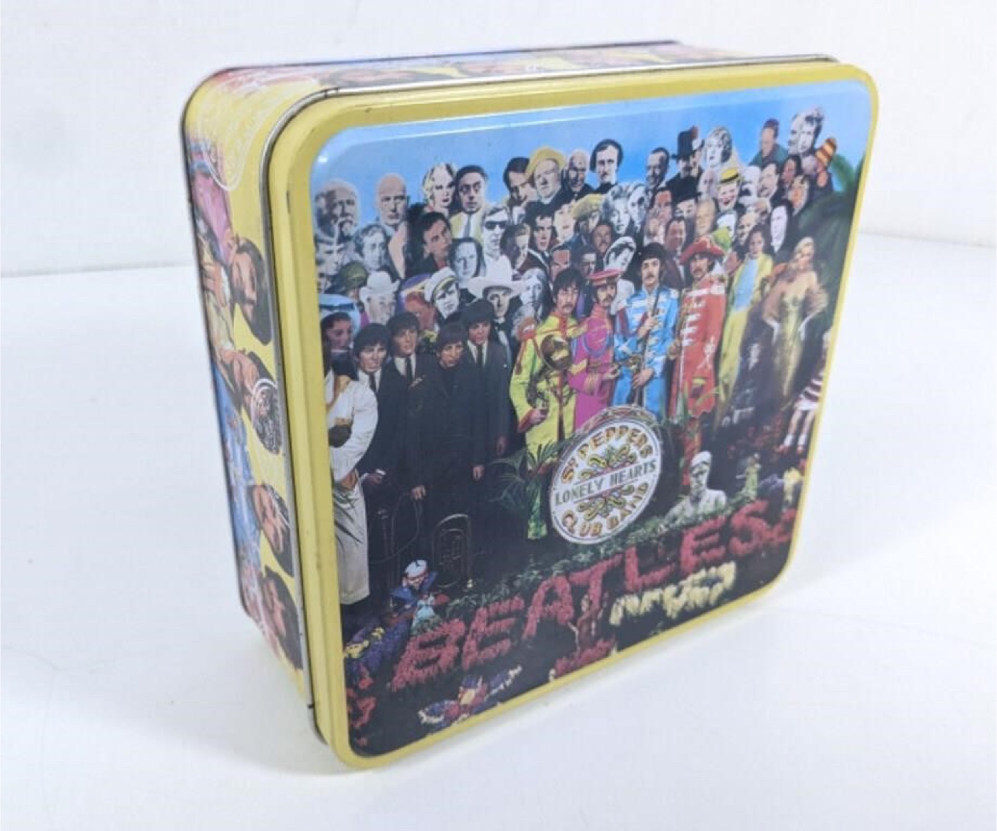 The Beatles Sgt. Pepper's Lonely Hearts Club Band Puzzle - photo 2