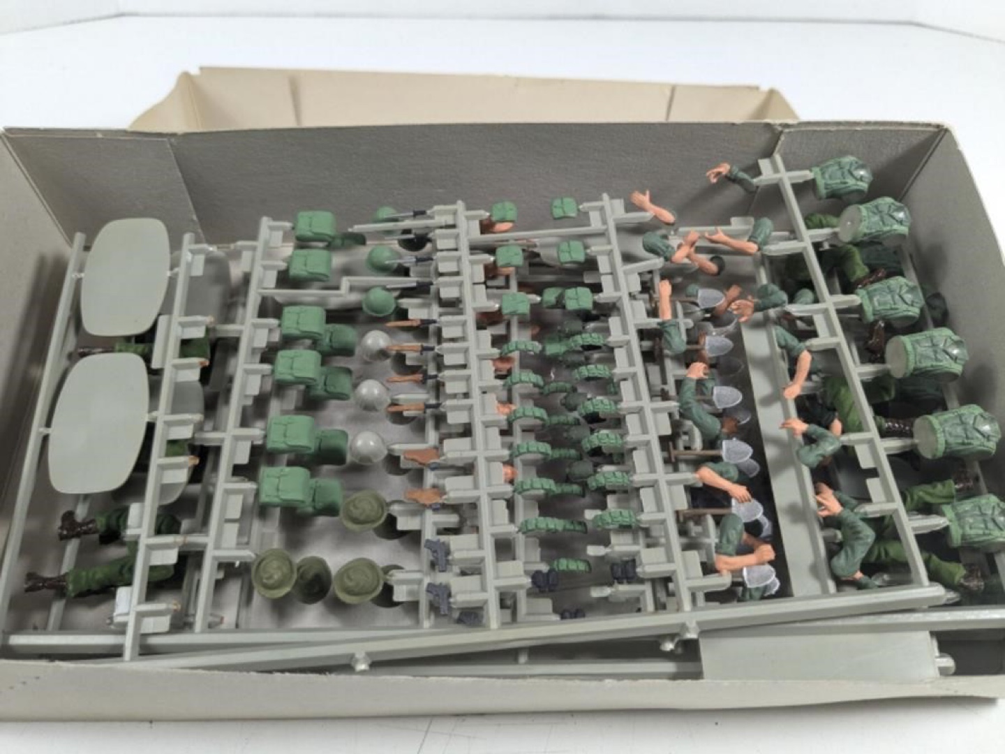 Airfix U.S. Marine Multipose Figure 1:32 Scale - photo 2