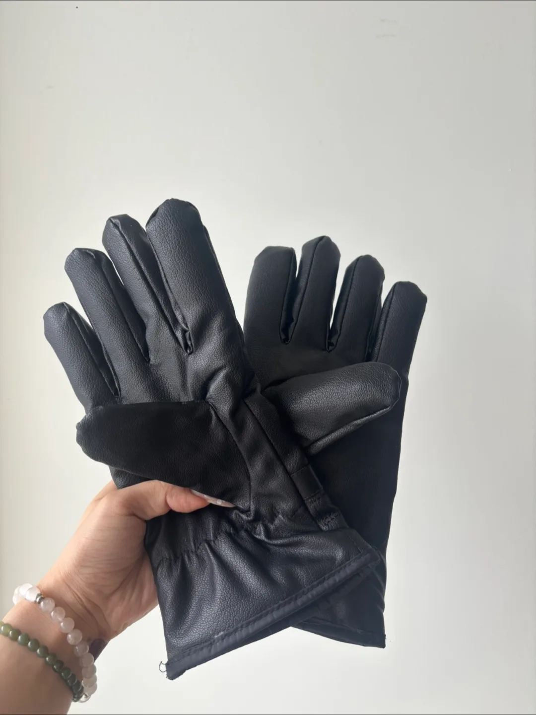 Black Gloves thumbnail