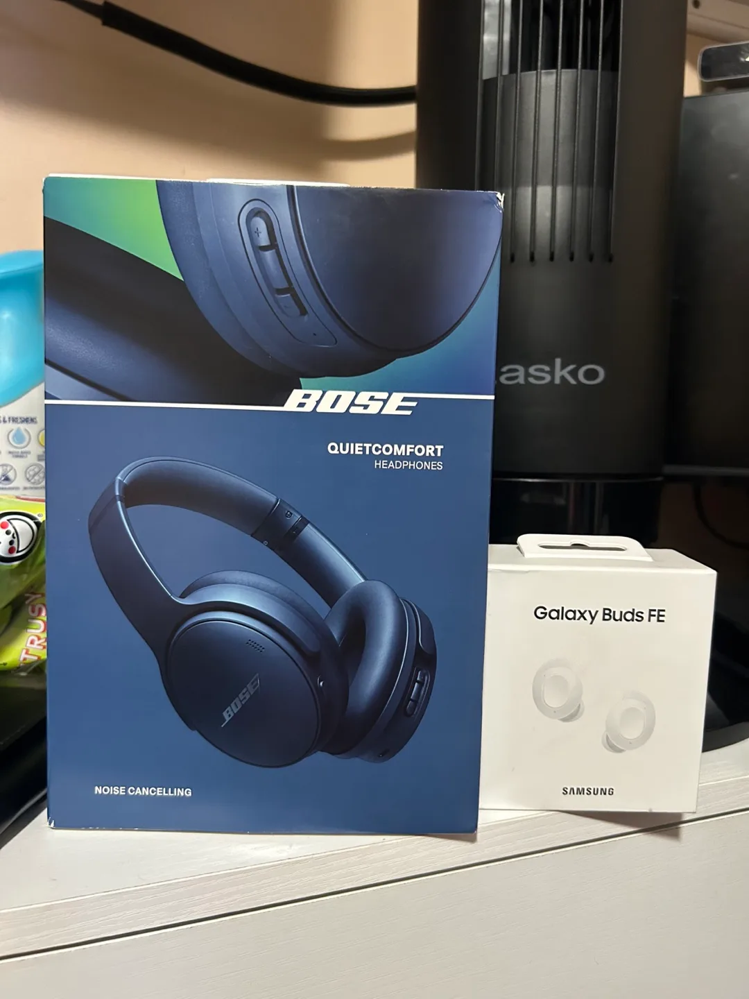 Bose QuietComfort Headphones & Samsung Galaxy Buds FE thumbnail