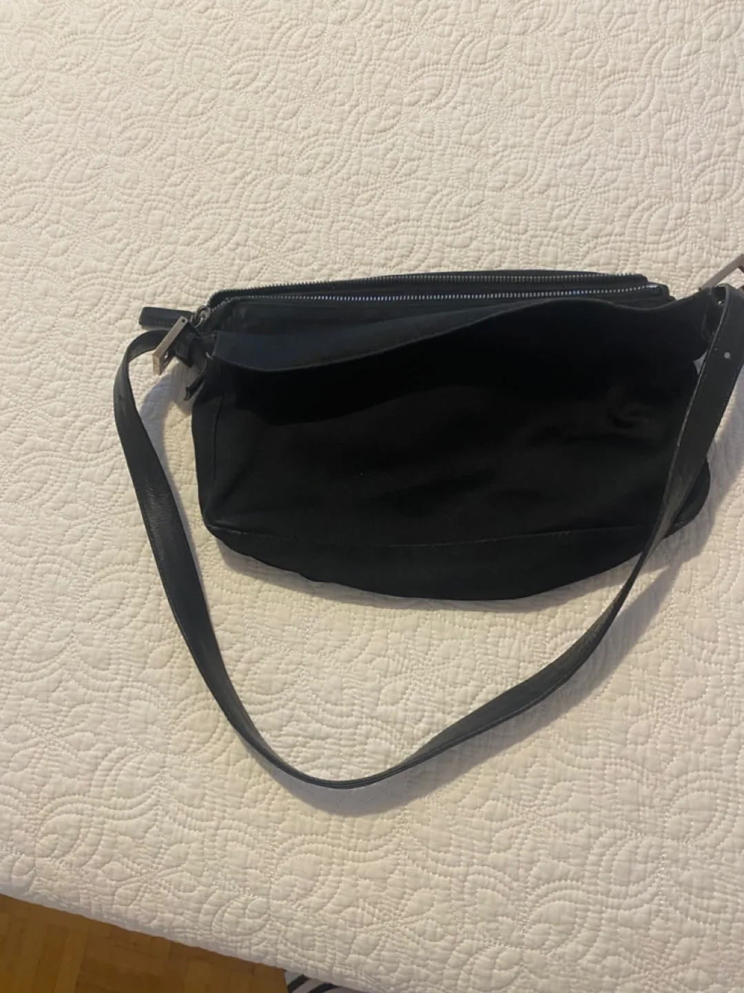 Fendi Black Baguette Shoulder Bag image indicator(3)