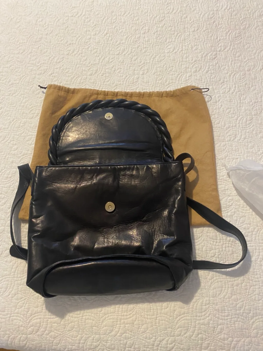 Valentino Garavani Black Leather Shoulder Bag image indicator(5)