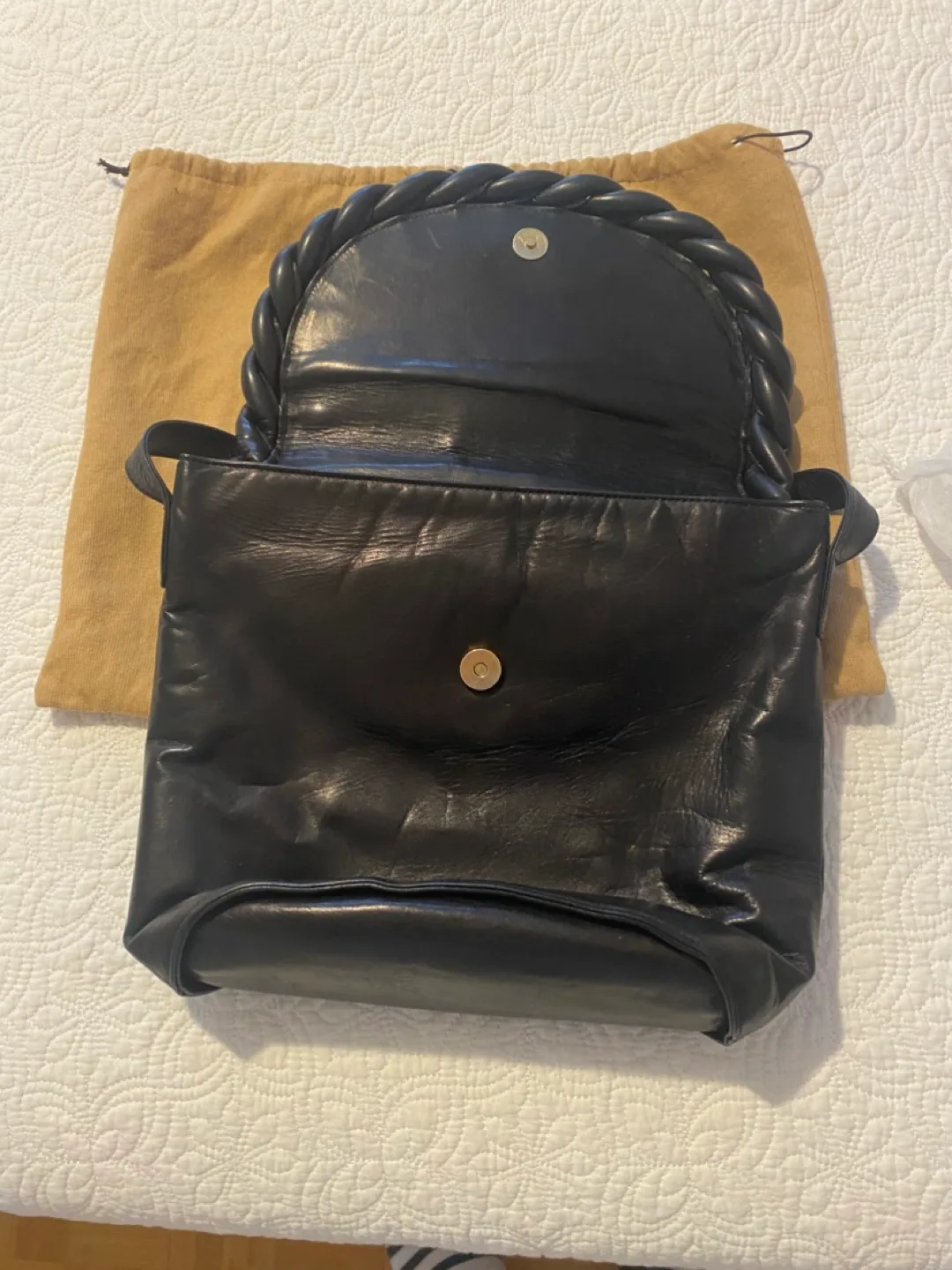 Valentino Garavani Black Leather Shoulder Bag image indicator(3)