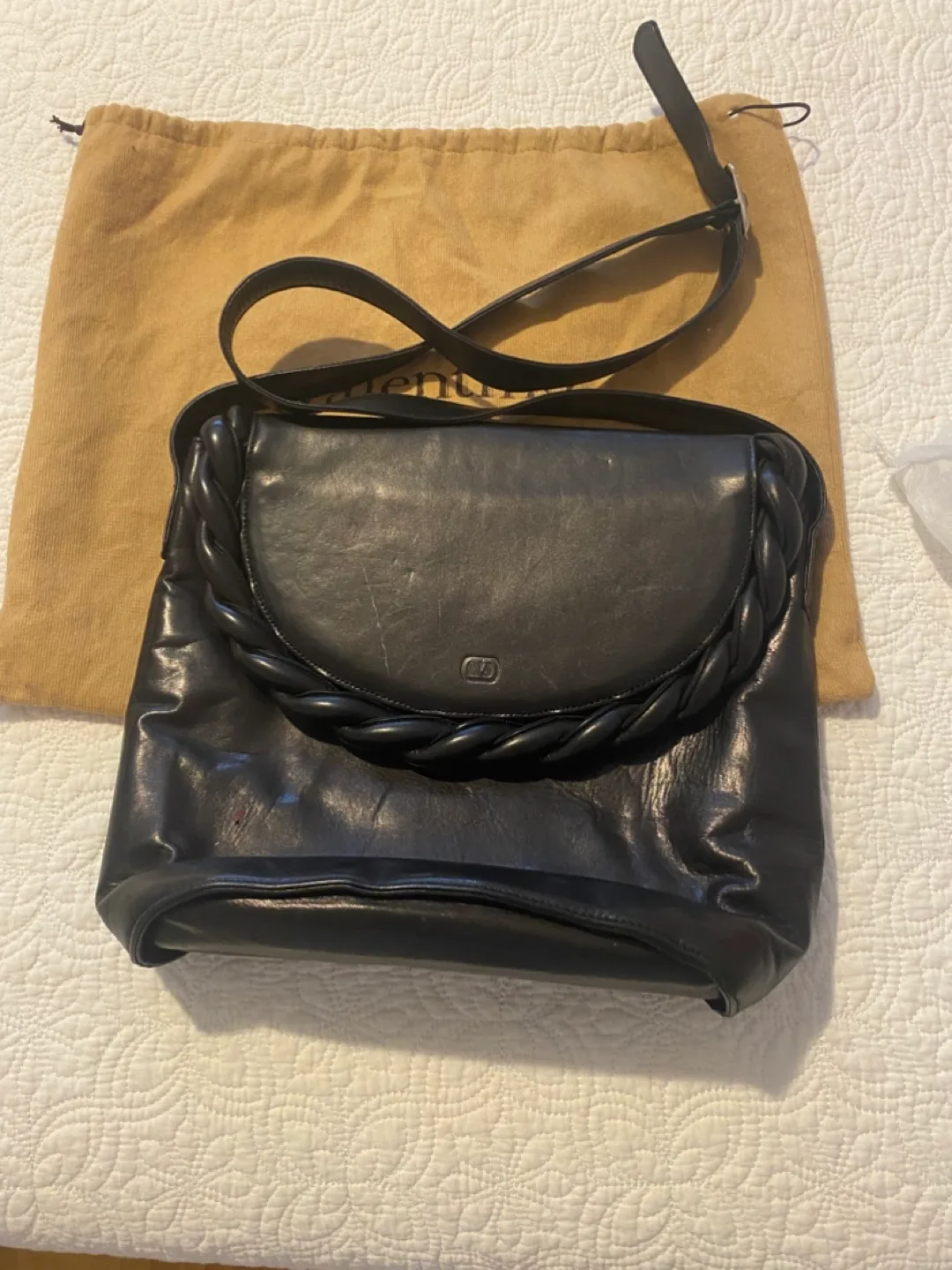 Valentino Garavani Black Leather Shoulder Bag image indicator(4)