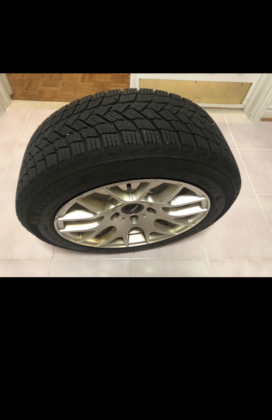 Michelin Winter Tire on Rim 205/55R16 like new - photo 4