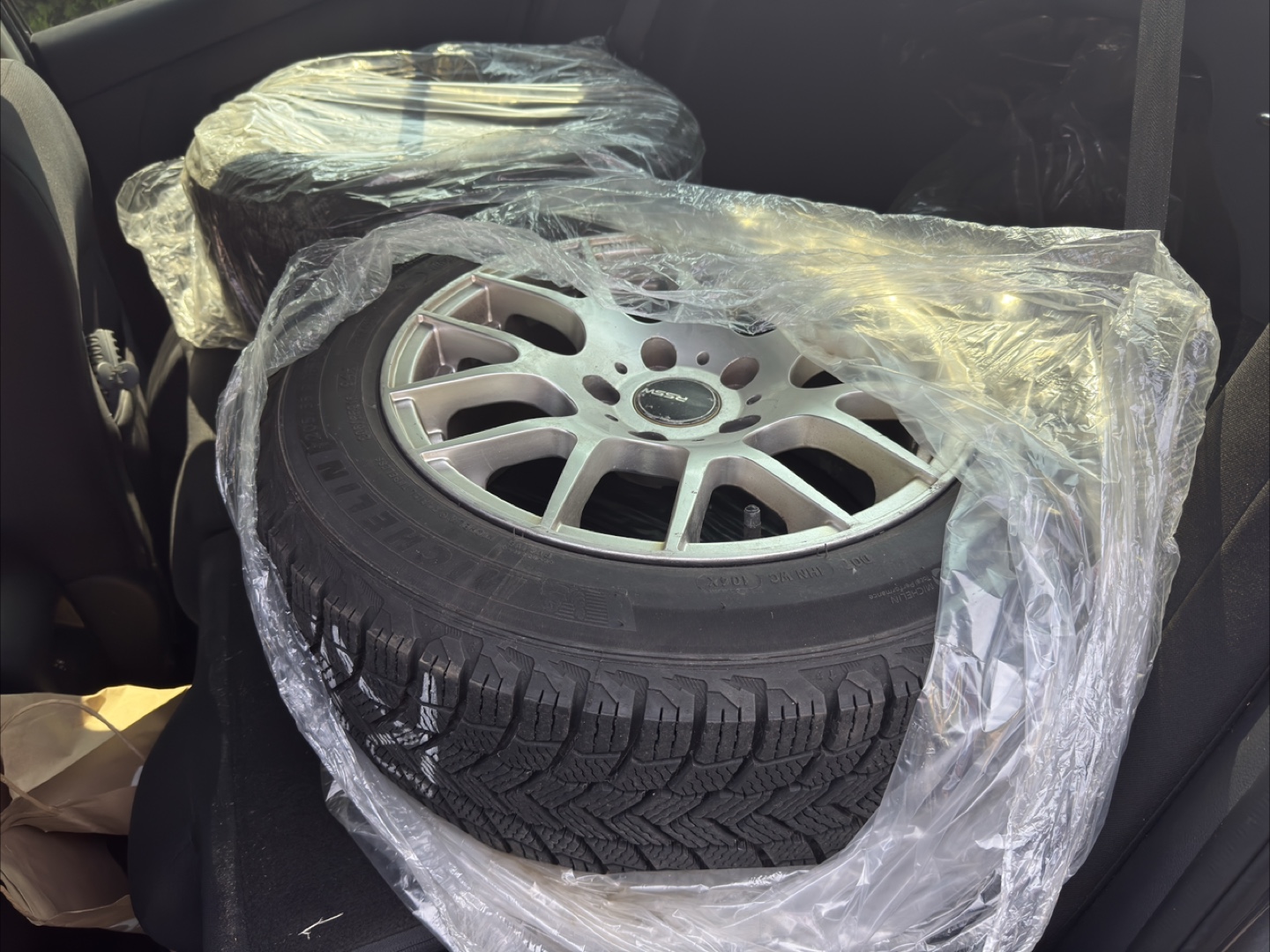 Michelin Winter Tire on Rim 205/55R16 like new