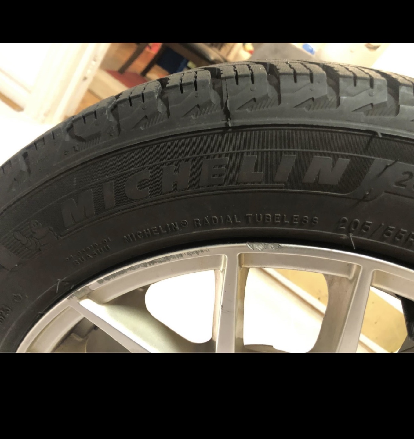 Michelin Winter Tire on Rim 205/55R16 like new - photo 5