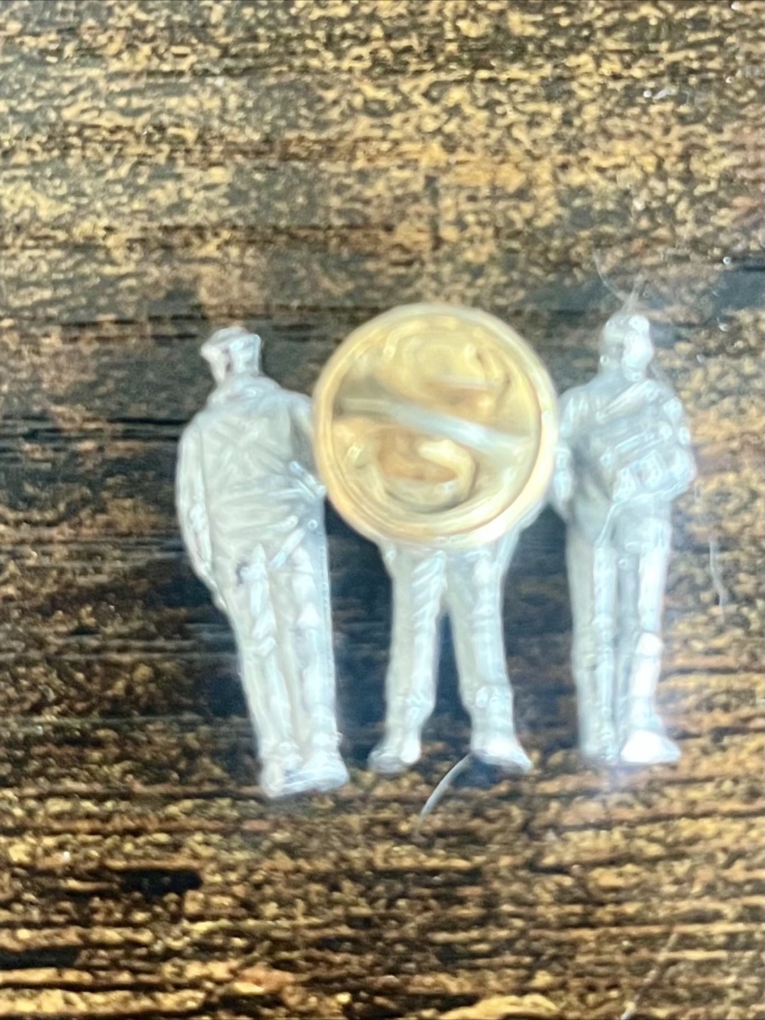 🧡Vintage Collectors item Three Soldiers Men Pin - photo 5