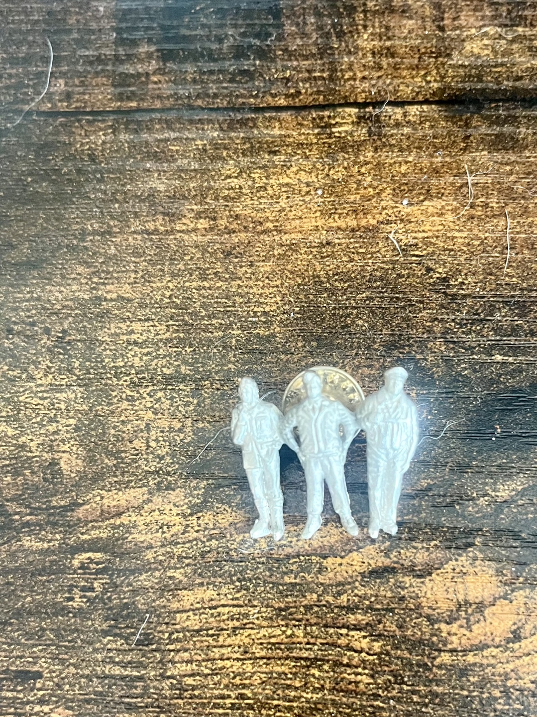 🧡Vintage Collectors item Three Soldiers Men Pin - photo 2