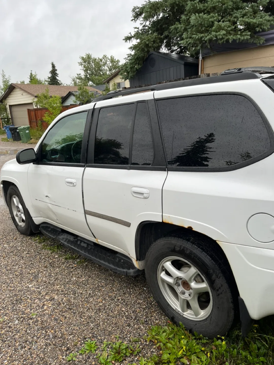 GMC Envoy SUV - White image indicator(2)