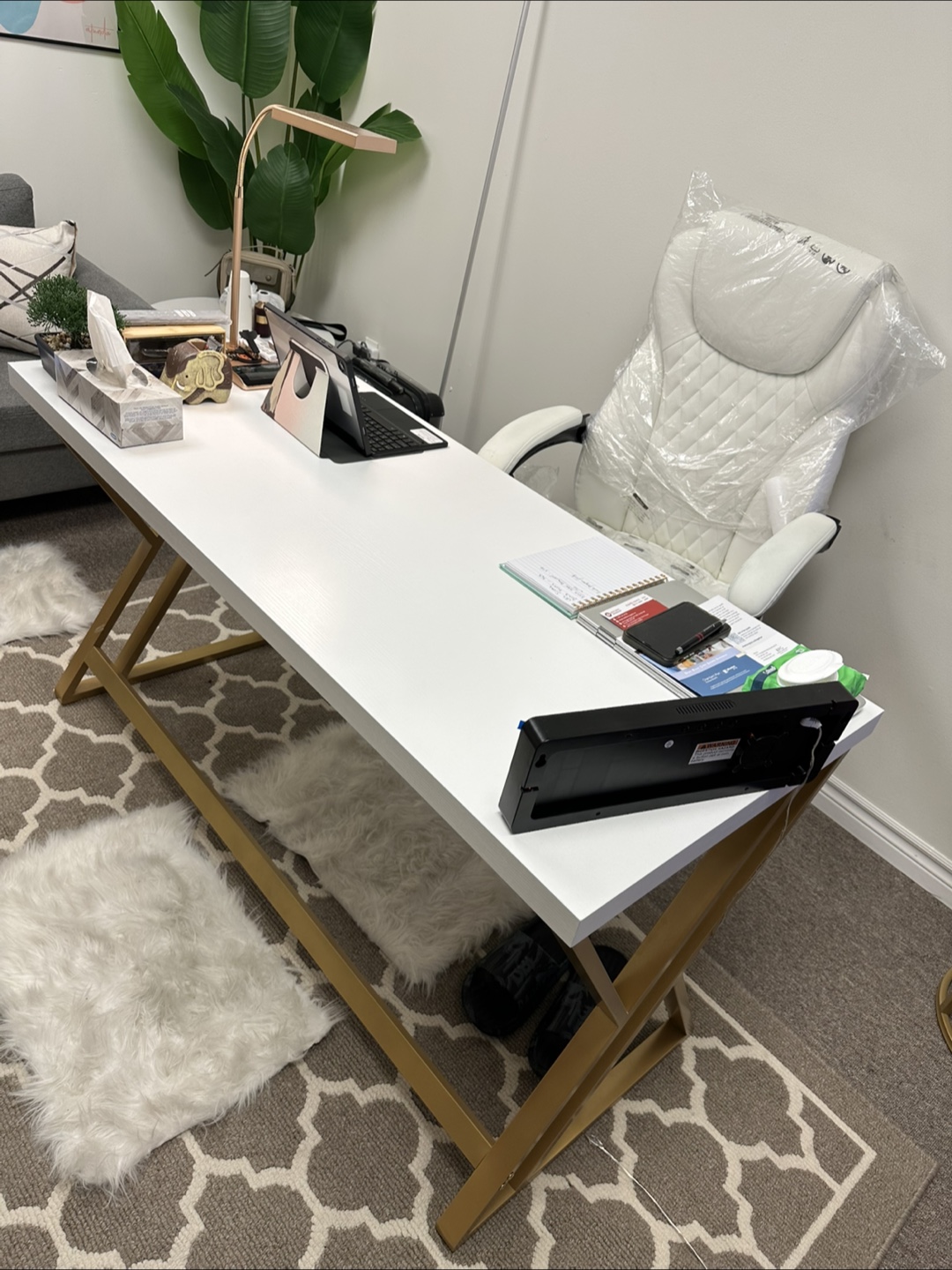 White & Gold Desk - photo 2