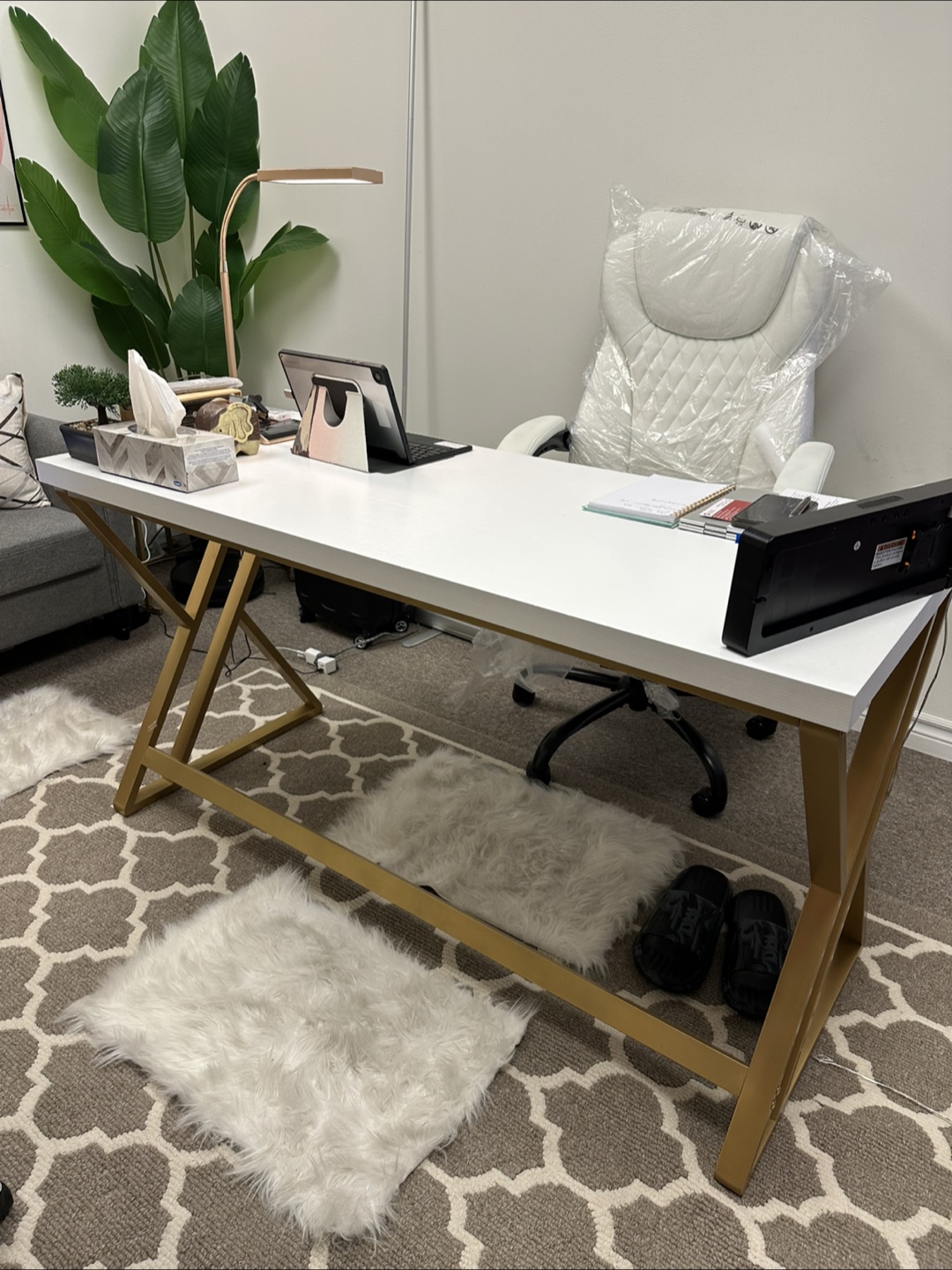 White & Gold Desk - photo 3
