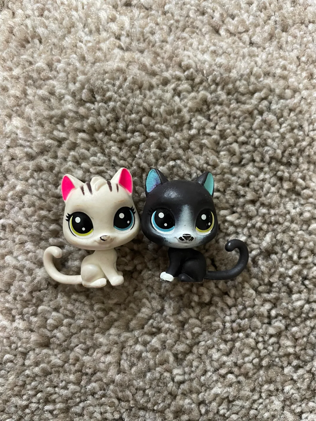 Littlest Pet Shop Cats - White & Black thumbnail