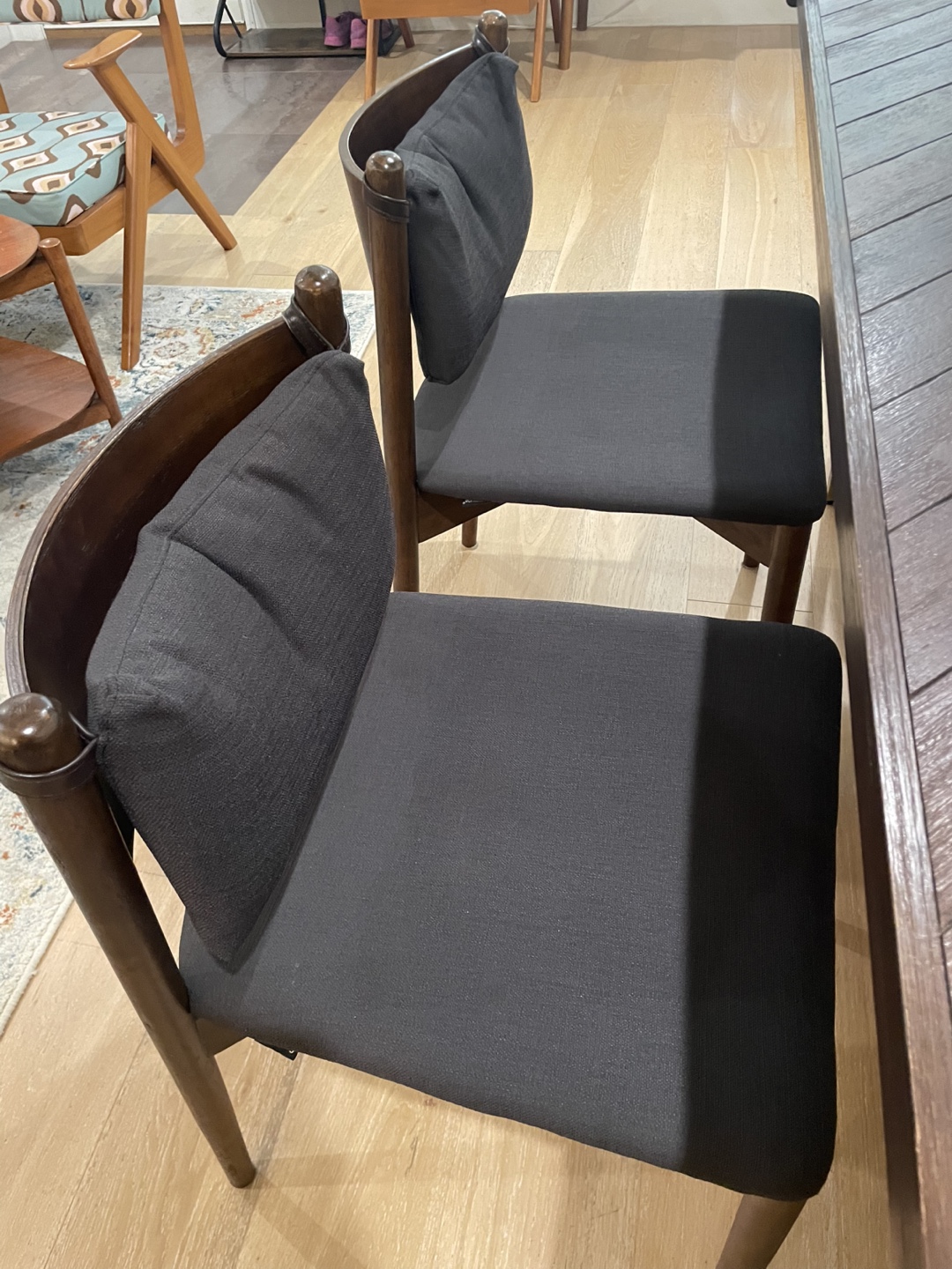 Dining table with 4 chairs and bench (seats 6) - photo 4
