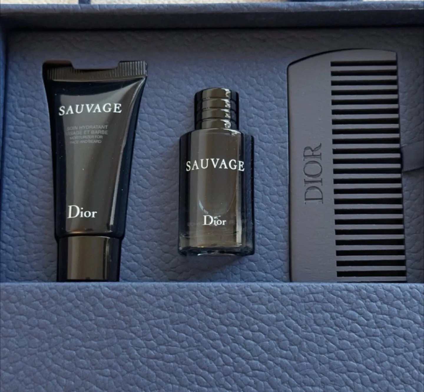 Dior Sauvage Grooming Set image indicator(3)