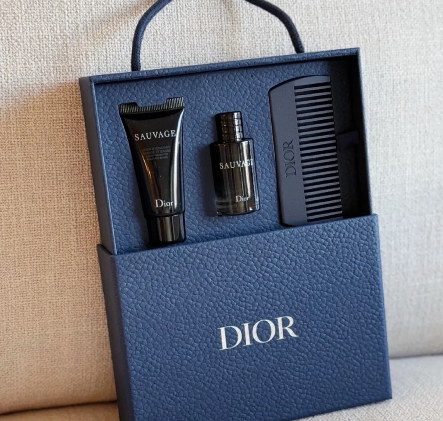 Dior Sauvage Grooming Set image indicator(2)
