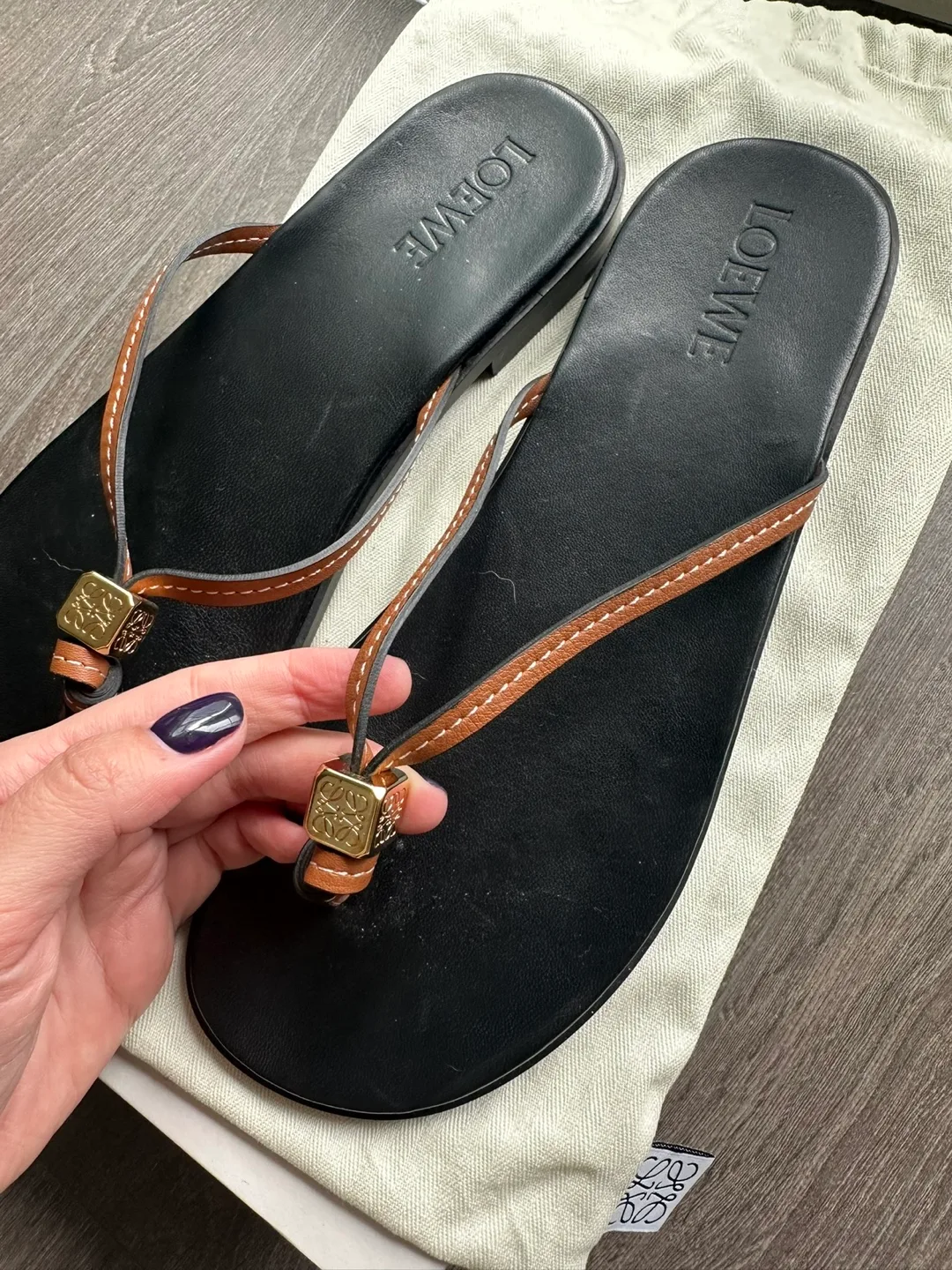 Loewe Sandals leather Italy 40 like new box and dust bag image indicator(5)
